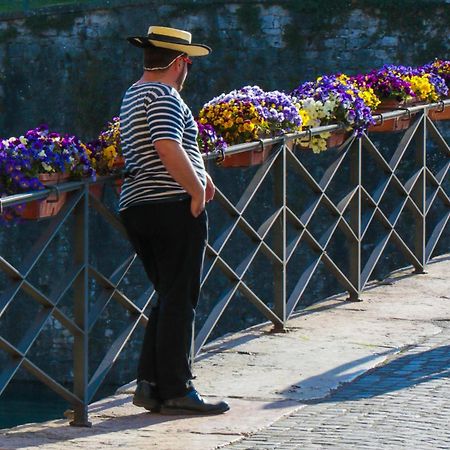 Le Finestre Sul Borgo Rooms Peschiera del Garda Zewnętrze zdjęcie