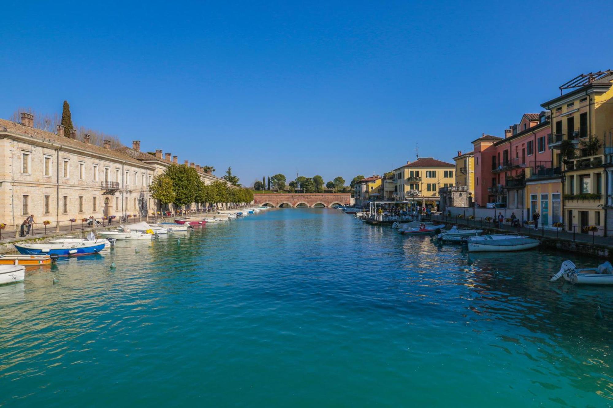 Le Finestre Sul Borgo Rooms Peschiera del Garda Zewnętrze zdjęcie