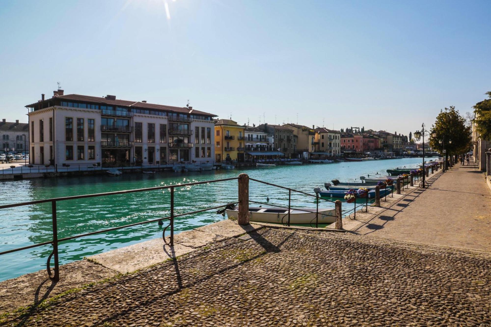 Le Finestre Sul Borgo Rooms Peschiera del Garda Zewnętrze zdjęcie