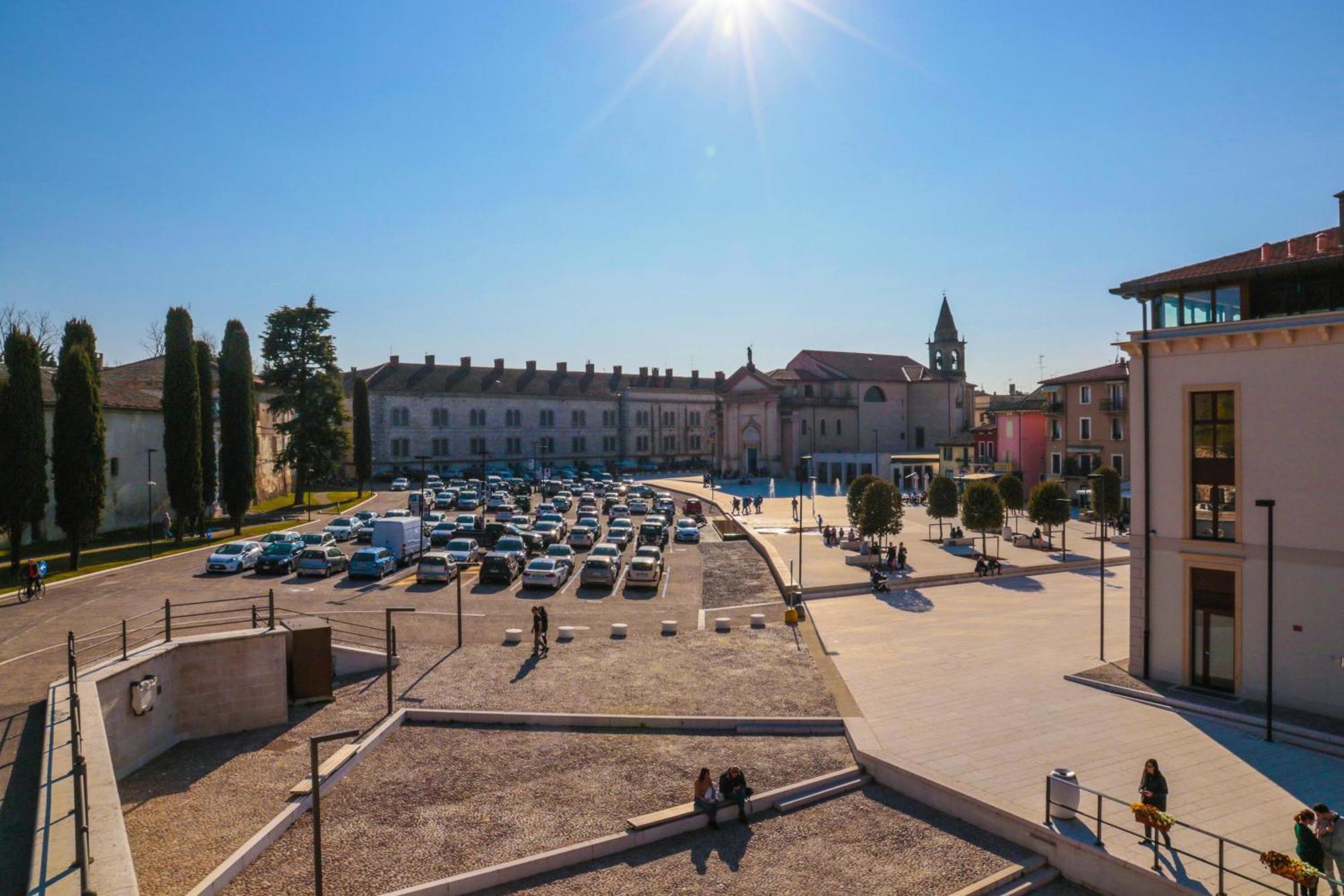 Le Finestre Sul Borgo Rooms Peschiera del Garda Zewnętrze zdjęcie