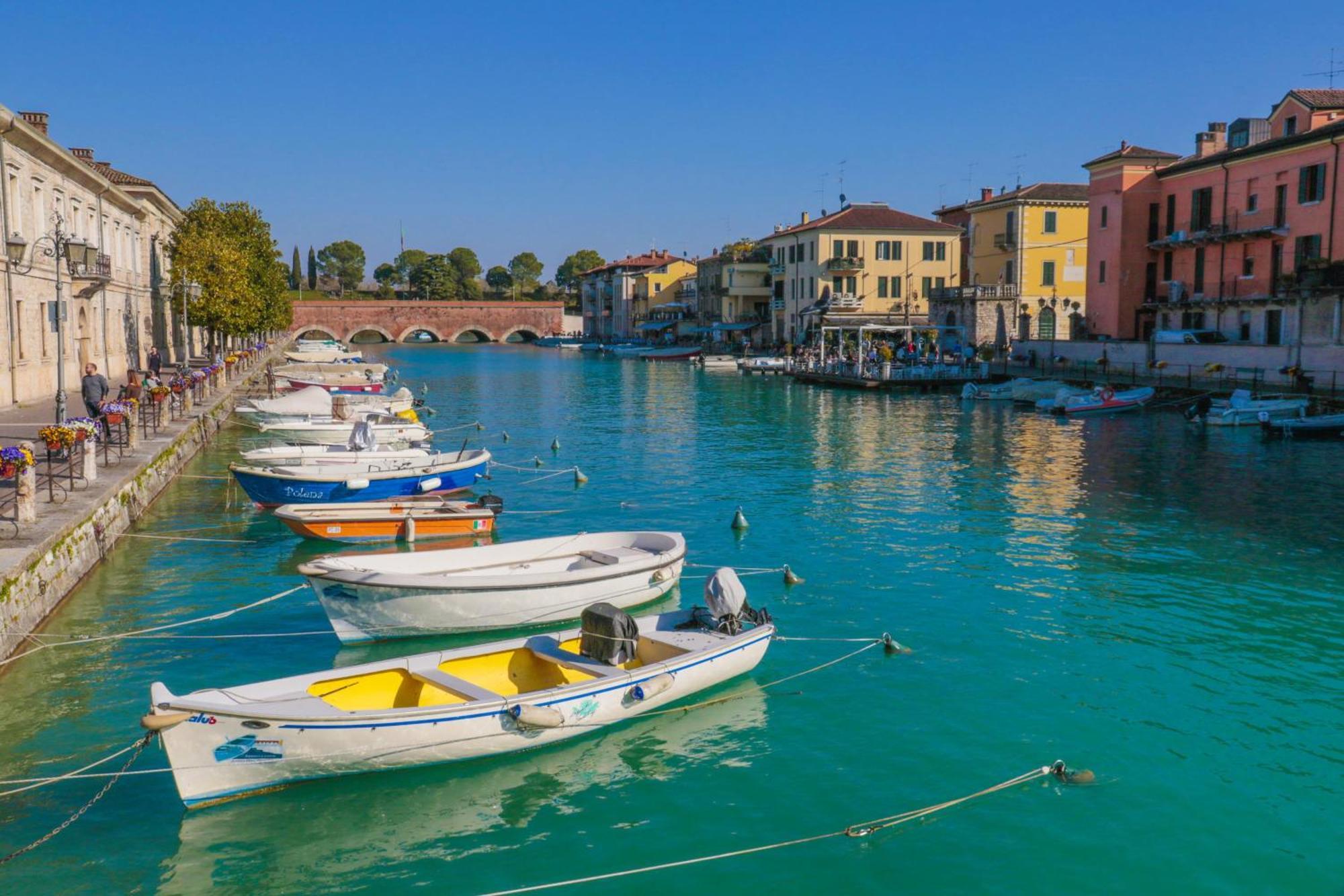 Le Finestre Sul Borgo Rooms Peschiera del Garda Zewnętrze zdjęcie