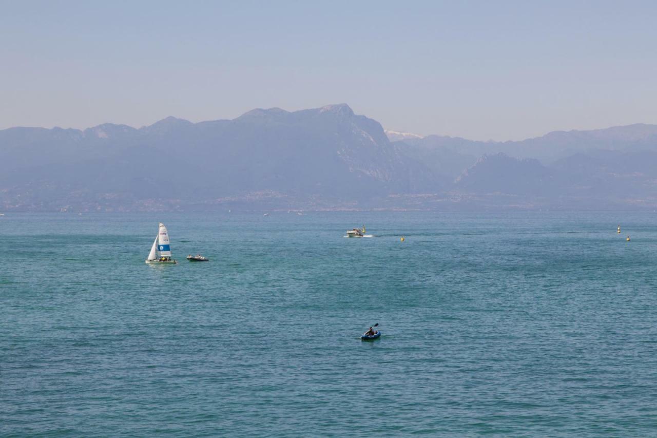 Le Finestre Sul Borgo Rooms Peschiera del Garda Zewnętrze zdjęcie